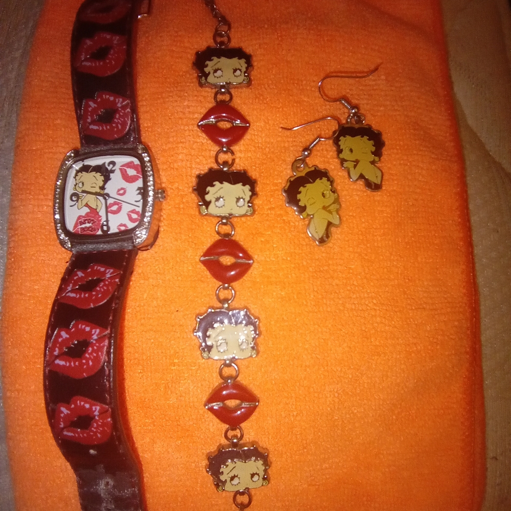 Betty Boop Red and Gold Accessory Set